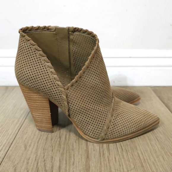 VINCE CAMUTO Lamorna Perforated Leather Pointy Bootie, Stacked Heel, Brown, 8.5 - Picture 3 of 11